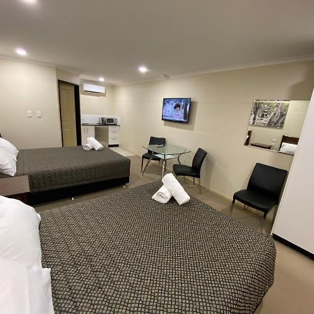 Balranald Club Motel Экстерьер фото