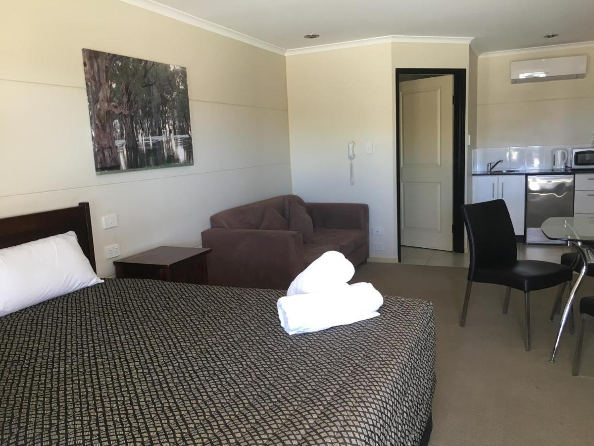 Balranald Club Motel Экстерьер фото